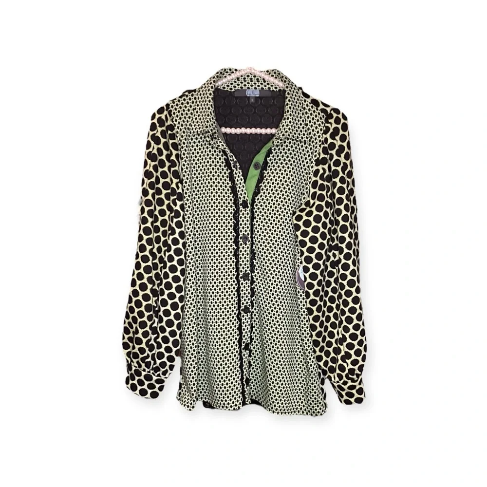 Eva Franco unique button up top in a size 8 - no material tag / likely a sample - Picture 6 of 15
